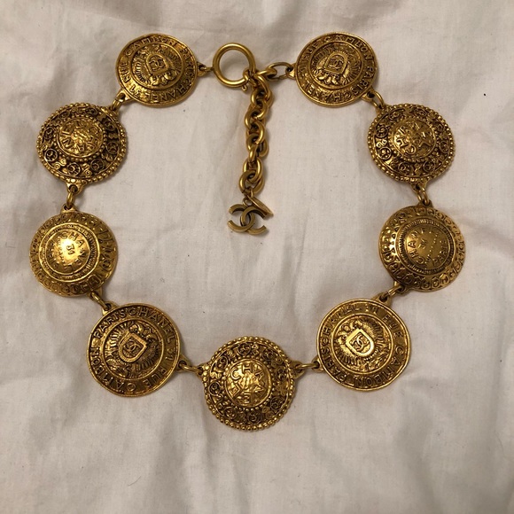 Vintage CHANEL gold statement medaillon necklace - Picture 1 of 6
